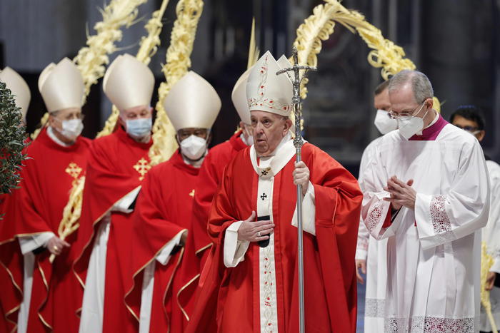 Papa: ‘La fede non è rifugiarsi nei legalismi e clericalismi’