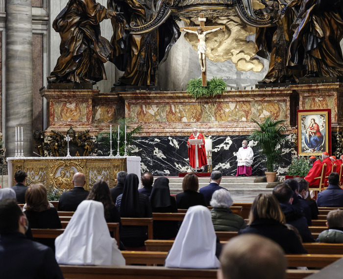 Papa: un’altra Settimana Santa in pandemia, siamo provati