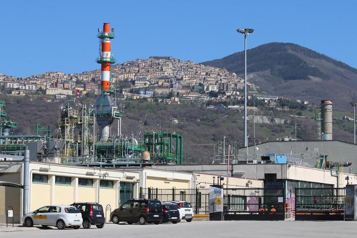 Potenza: inchiesta petrolio e smaltimento rifiuti, Eni condannata