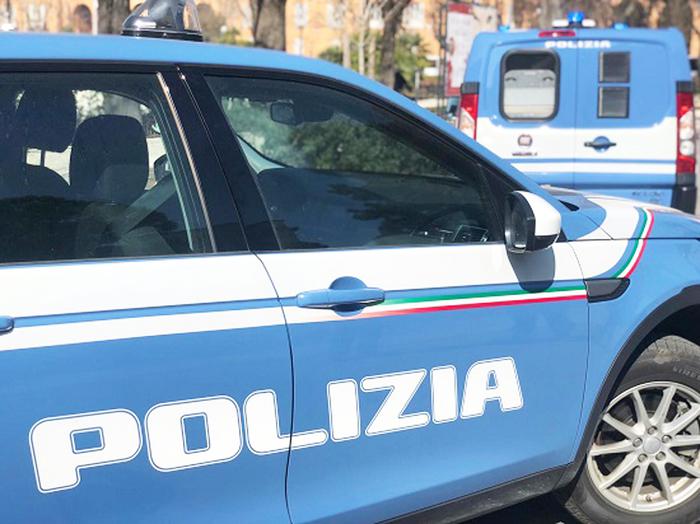 Ragazza denuncia, violentata in un parco a Roma