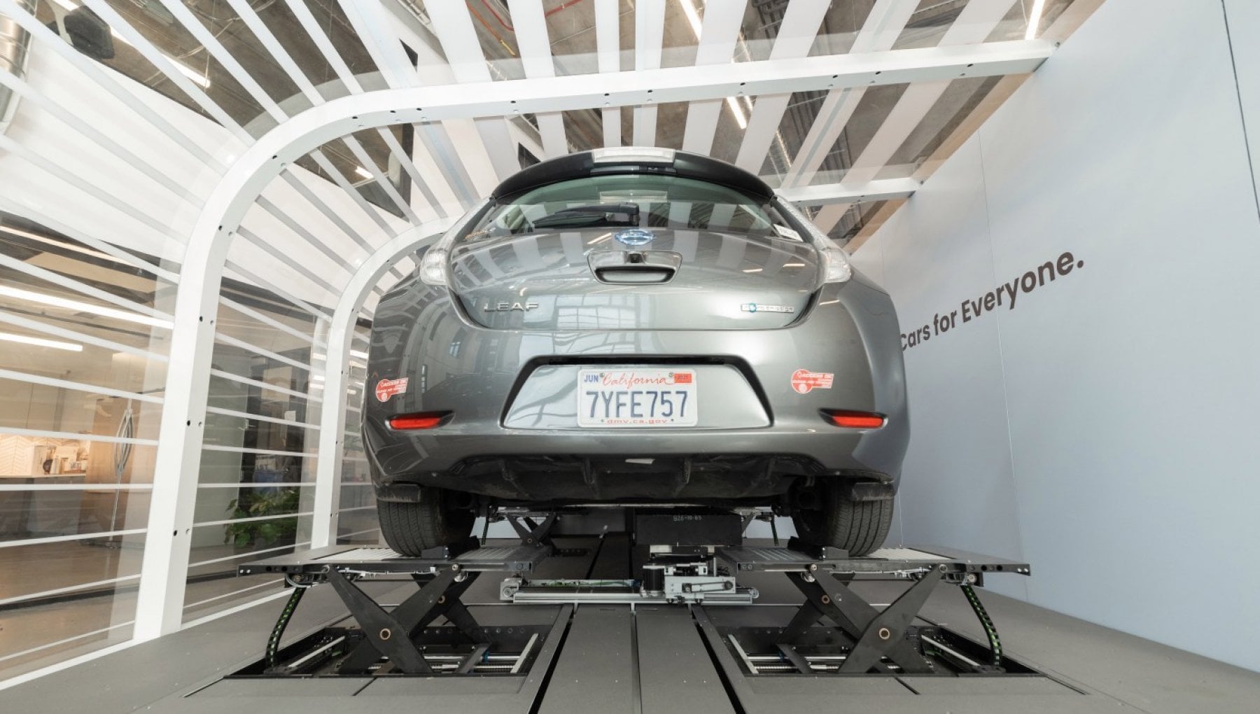 Ricarica elettrica troppo lunga? Ample ti cambia la batteria in 1o minuti