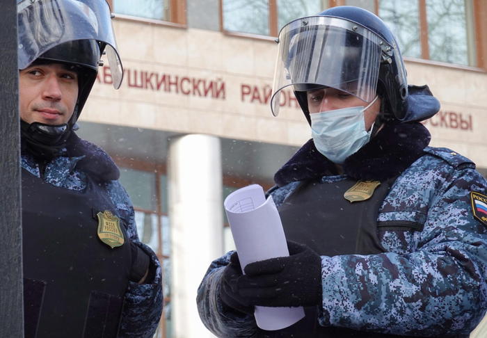 Russia: ong, 150 attivisti e oppositori fermati a forum