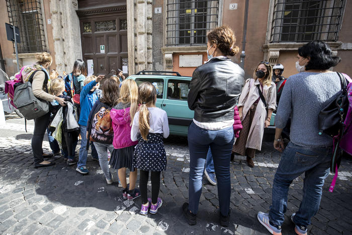 Scuola: Bianchi, percorsi individuali non tutti in classe fino 30/6