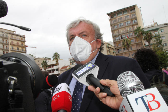 Scuola: dad per tutti nel Barese e Tarantino e piazze chiuse