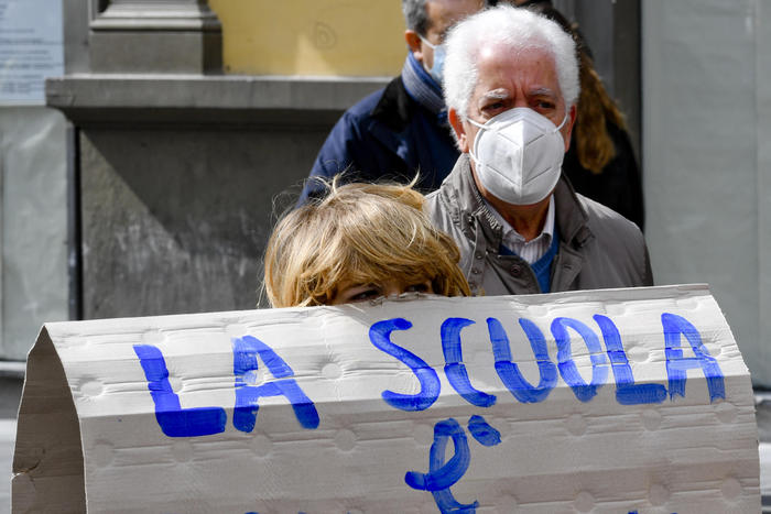 Scuola: Napoli; protesta No Dad, campanelle per apertura