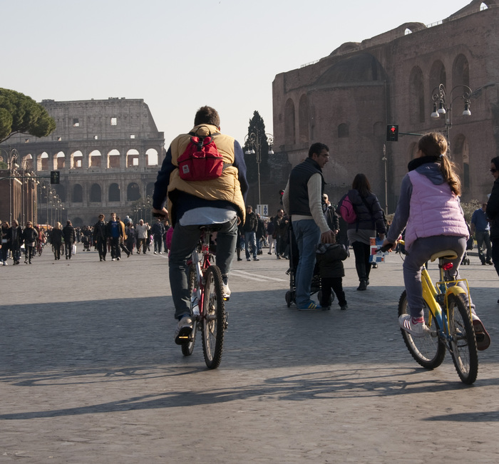 Sondaggio, maggioranza giovani immagina futuro senza figli