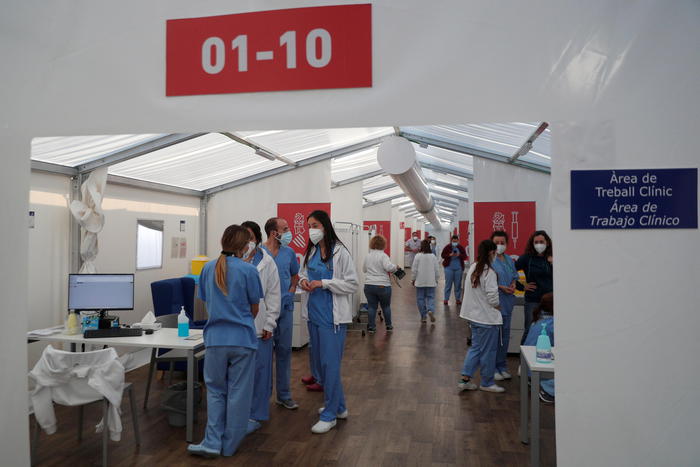 Spagna alza a 65 anni limite somministrazione AstraZeneca