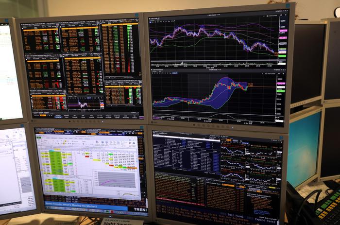 Spread Btp/Bund apre stabile a 93 punti