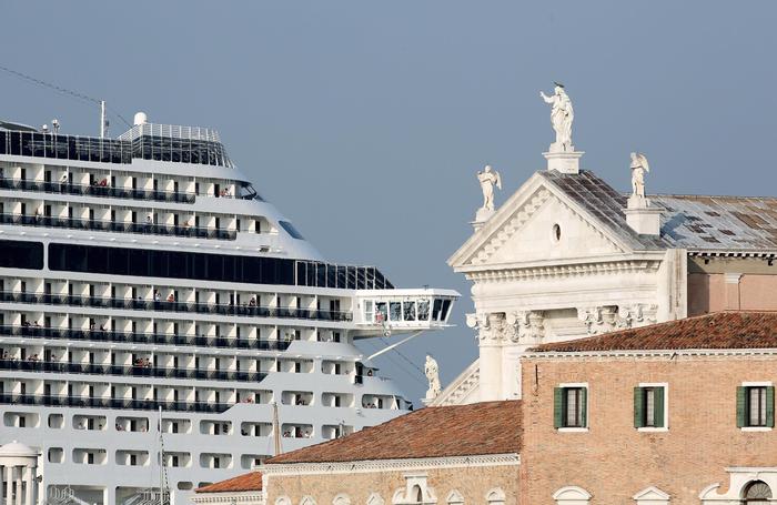 Stop Grandi Navi a Venezia, concorso di idee per il nuovo scalo