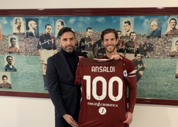Torino, maglia celebrativa per le 100 presenze di Ansaldi