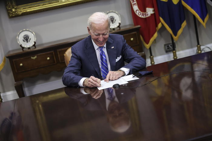 Usa: sondaggio, 60% approva il lavoro di Biden