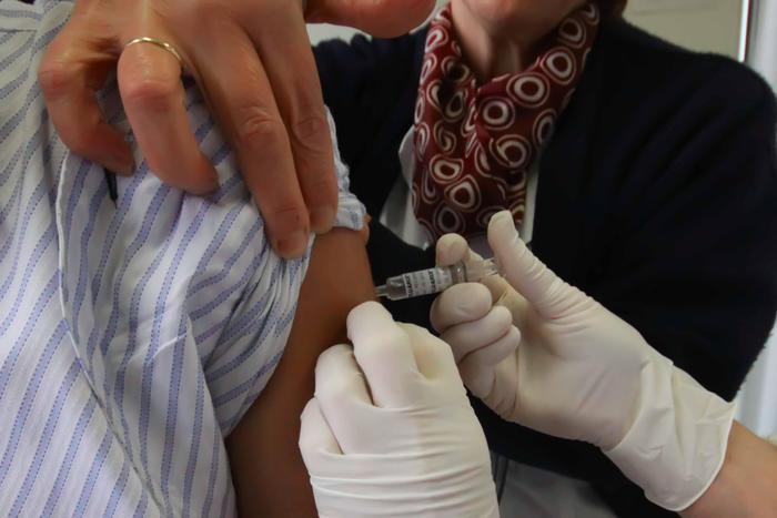 Vaccini: ipotesi decreto, obbligo sanitari a contatto con pazienti