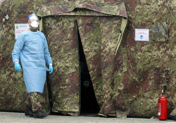 Vaccini: primo drive through Difesa, più grande d’Italia