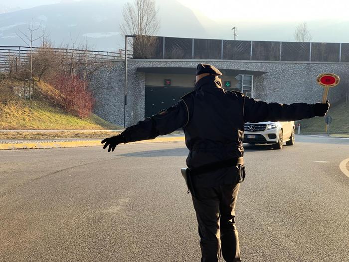 Valle d’Aosta sigillata con posti blocco, stop a turisti
