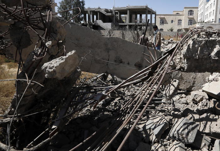 Yemen, raid coalizione a guida saudita colpiscono Sanaa