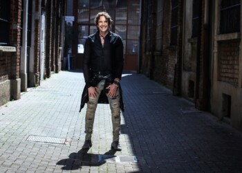 Ale Anguissola, il nuovo singolo “In punta di piedi” tra blues, world music e l’amore per Napoli