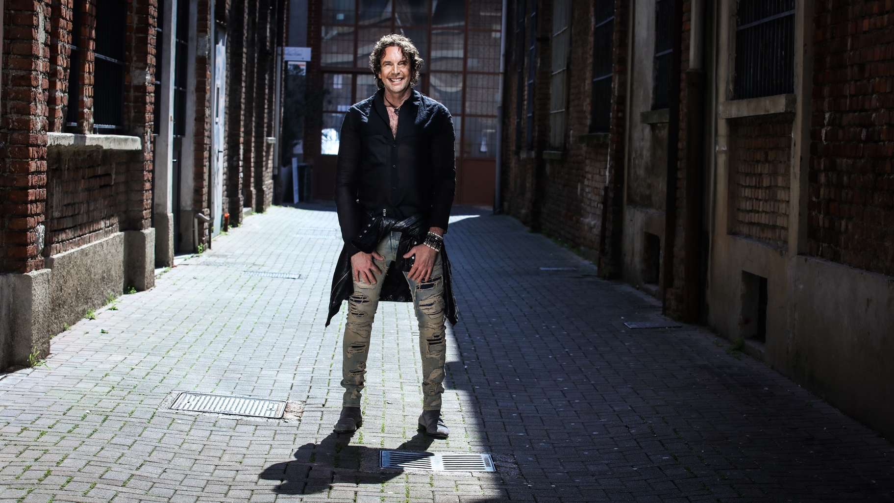 Ale Anguissola, il nuovo singolo “In punta di piedi” tra blues, world music e l’amore per Napoli