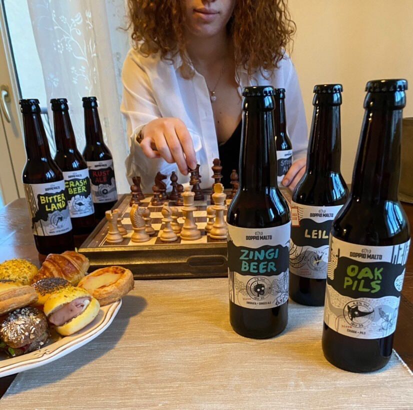 Dimmi come passi la serata e ti dirò che birra bere: dal mastro birraio ecco gli abbinamenti perfetti per 10 “night at home” a prova di coprifuoco