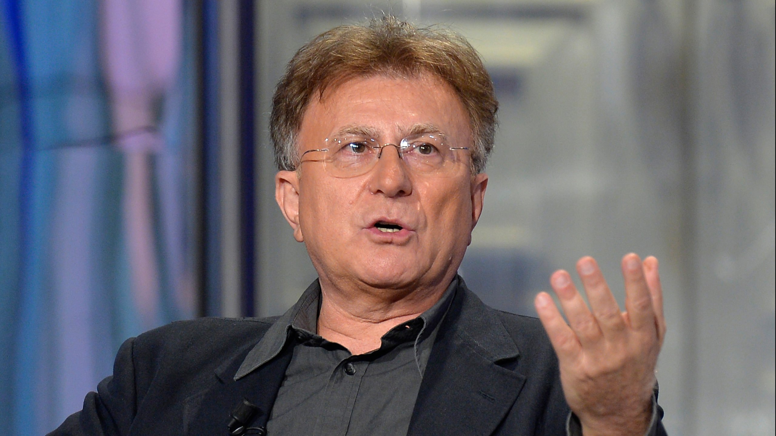 Red Ronnie assolto dopo la denuncia di Burioni per diffamazione. Il Codacons  “sconfitta l’arroganza del virologo”