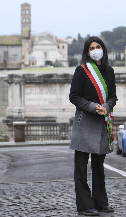 Alitalia: Raggi,non va svenduta,non lasciamo soli lavoratori