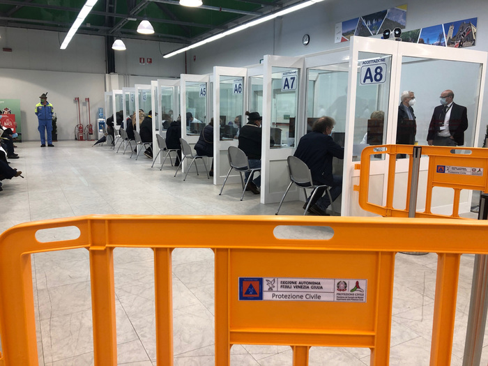 >ANSA-IL-PUNTO/COVID:Fvg, attese dosi, via a 4 punti vaccini