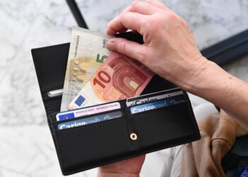 in commissione bilancio, va sotto il governo, sulla misura del limite all’uso del contante. Lega, Forza Italia e Fratelli d’Italia, infatti, votano contro il tetto fissato a