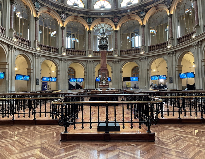 Borsa: Europa in ordine sparso con apertura negativa di WS