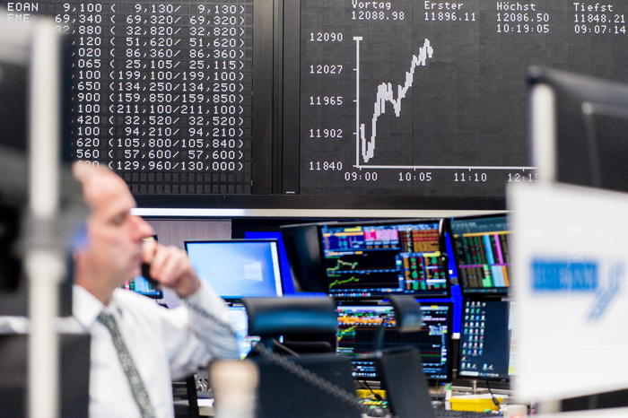 Borsa: Milano debole con Europa nonostante Wall Street