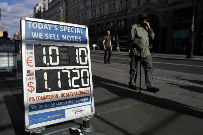 Cambi: euro apre in lieve calo a 1,1895 dollari