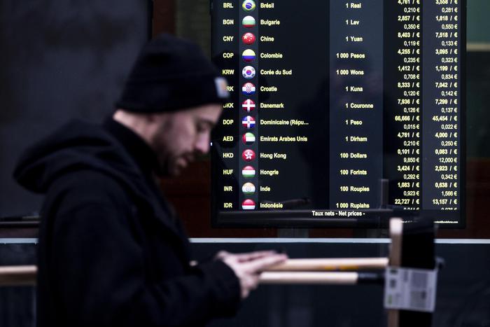 Cambi: euro parte invariato a 1,2035 dollari