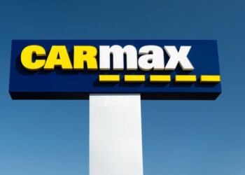 CarMax supera le stime degli analisti per utili e ricavi nel Q4
