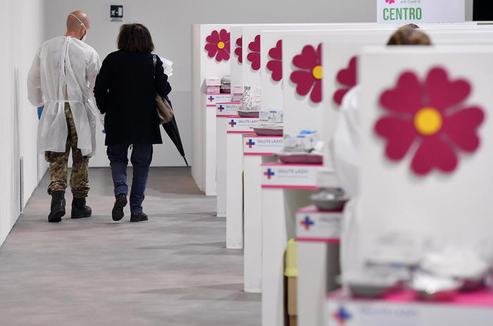 Covid: 13.158 positivi, 217 vittime