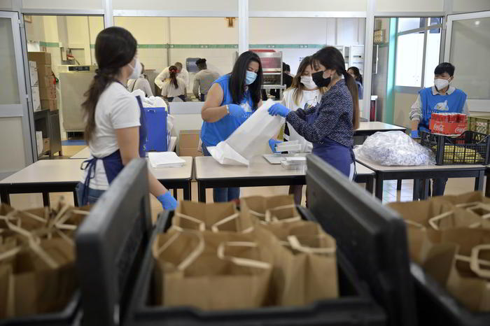 Covid: 18.025 positivi, 326 vittime. Positività sale al 7,1%