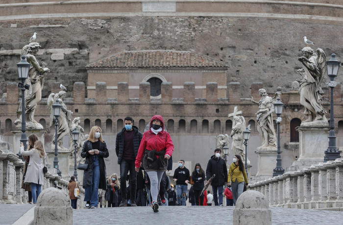 Covid: 9.789 nuovi casi e 358 vittime nelle ultime 24 ore