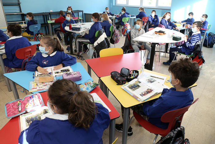 Covid: Castex conferma, in Francia lunedì riaprono le scuole