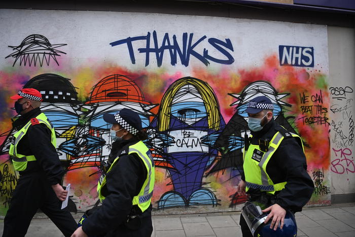 Covid: contagi in Gb ai minimi, ora 1 suo 605 persone