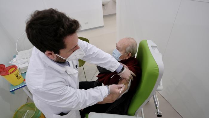 Covid: in Puglia 19 morti e 1.203 nuovi casi, incidenza 12%