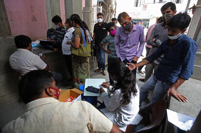 Covid: India, Delhi e altre città chiuse nel fine settimana