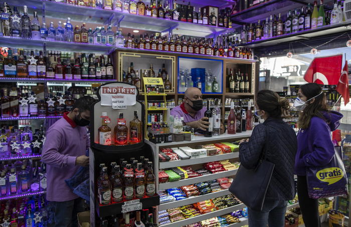 Covid: lockdown duro in Turchia, chiusure fino a metà maggio