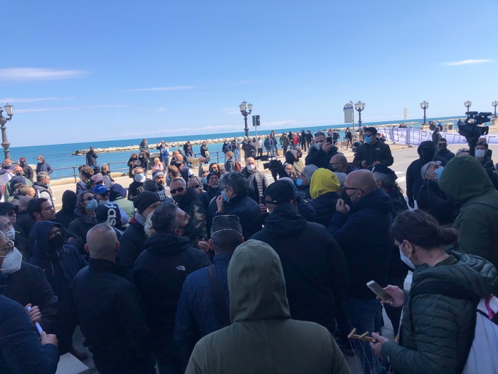 Covid: protesta commercianti Puglia, ‘vogliamo lavorare’