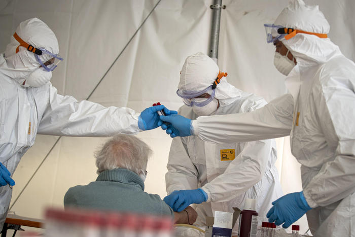 Covid:13.158 casi e 217 morti, tasso positività sale al 5,5%