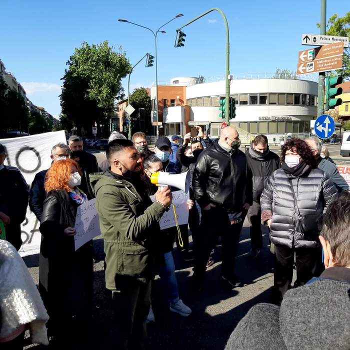 Da Torino a Napoli, manifestazioni e proteste per le riaperture