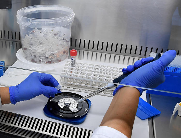 Evitare chemio se non serve, test per donne in poche Regioni