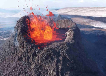 Islanda, immagini video dei vulcani in eruzione spettacolari