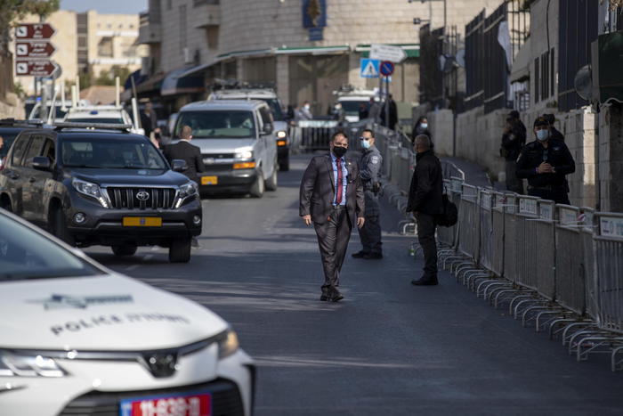 Israele: pm, Netanyahu ha usato potere in maniera proibita