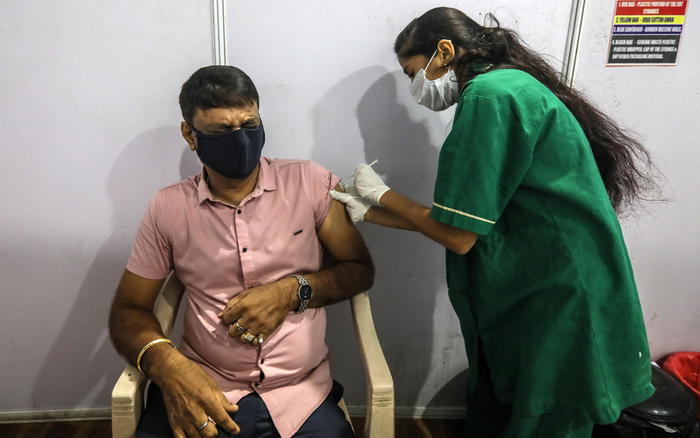 L’India approva l’uso del vaccino russo Sputnik