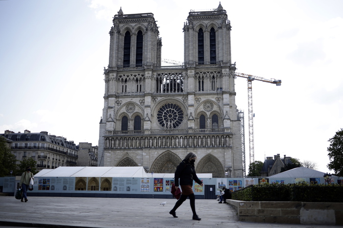 Macron fa parallelo tra Covid e Notre-Dame, ‘ ricostruiremo’