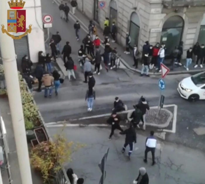 Maxi rissa nel Varesotto:interrogati due maggiorenni a Busto