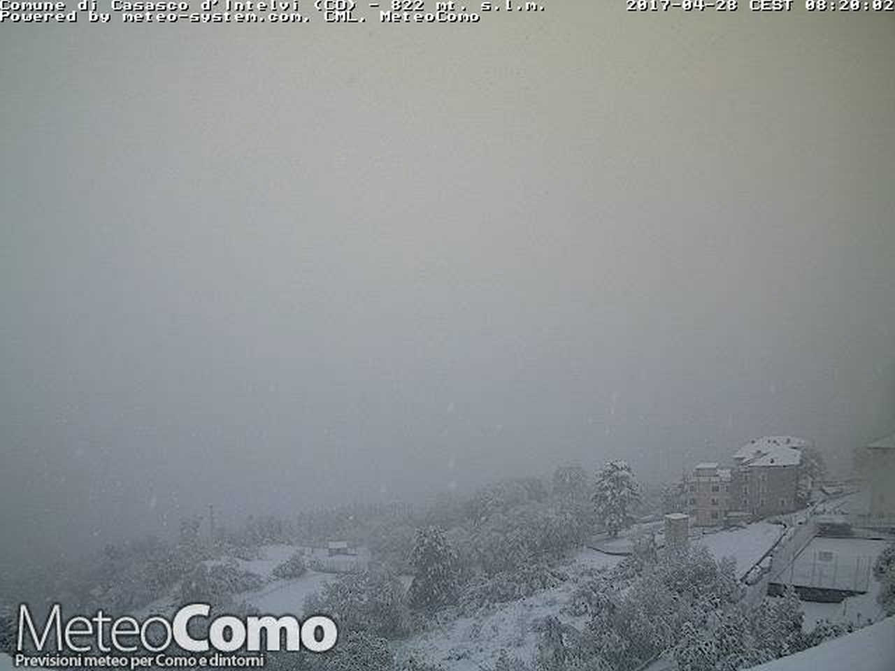 La neve copiosa a Casasco d'Intelvi del 28 aprile 2017.