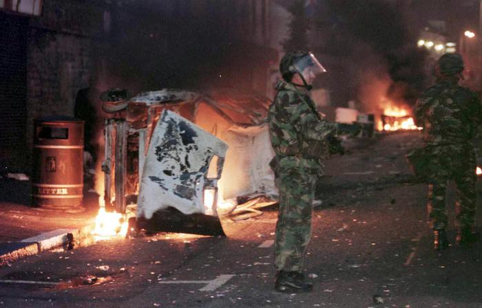 Nuovi scontri a Belfast nonostante appelli Gb e Dublino